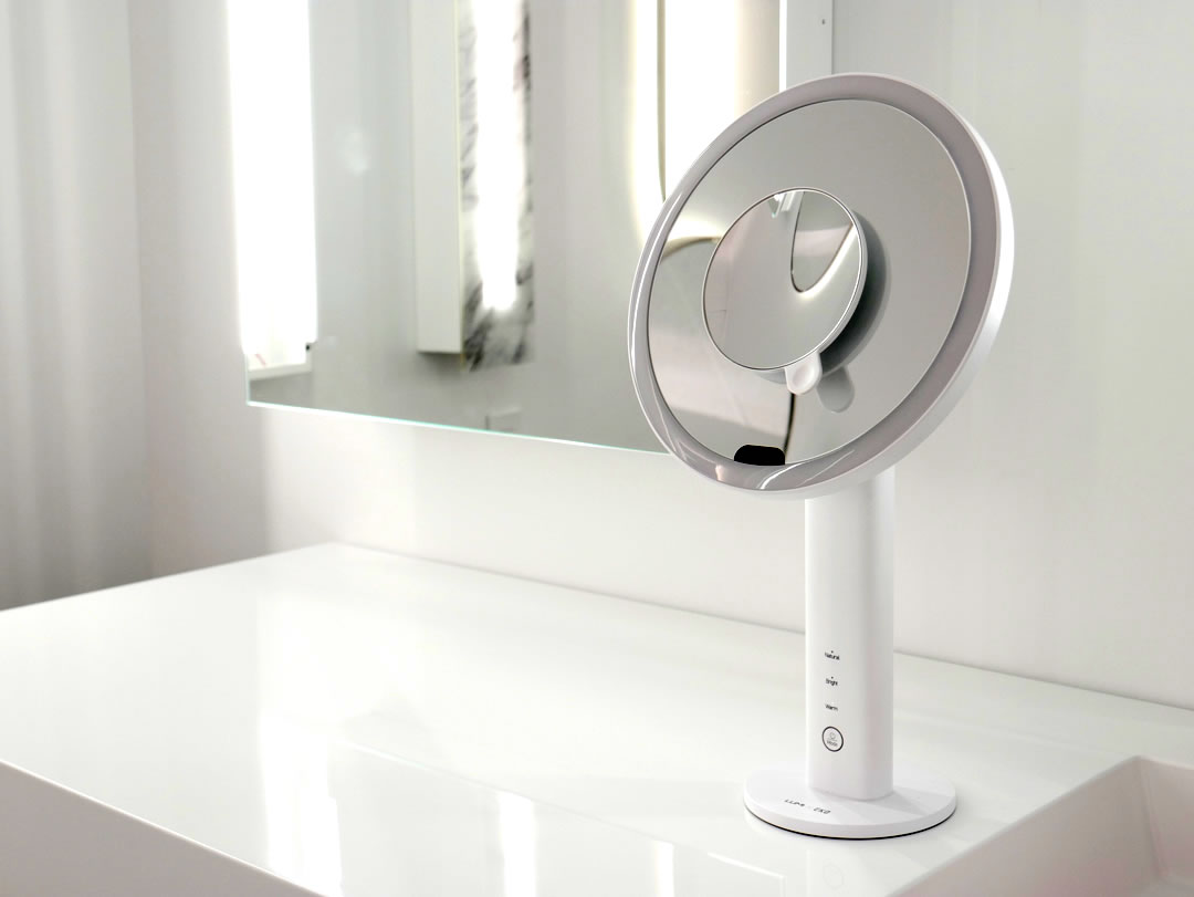 iMira - an Ultra-Clear Sensor Vanity LED Mirror for Professional Use by Lumidesign