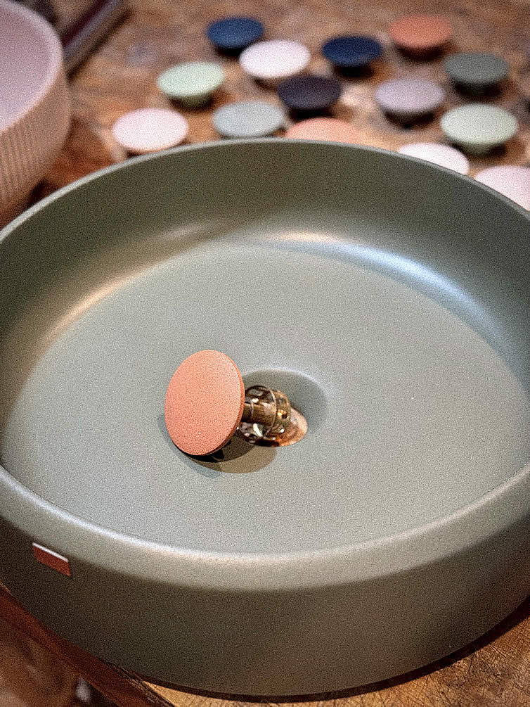 Concrete Push-Up Drain Stopper – 13 Colors - Konkretus