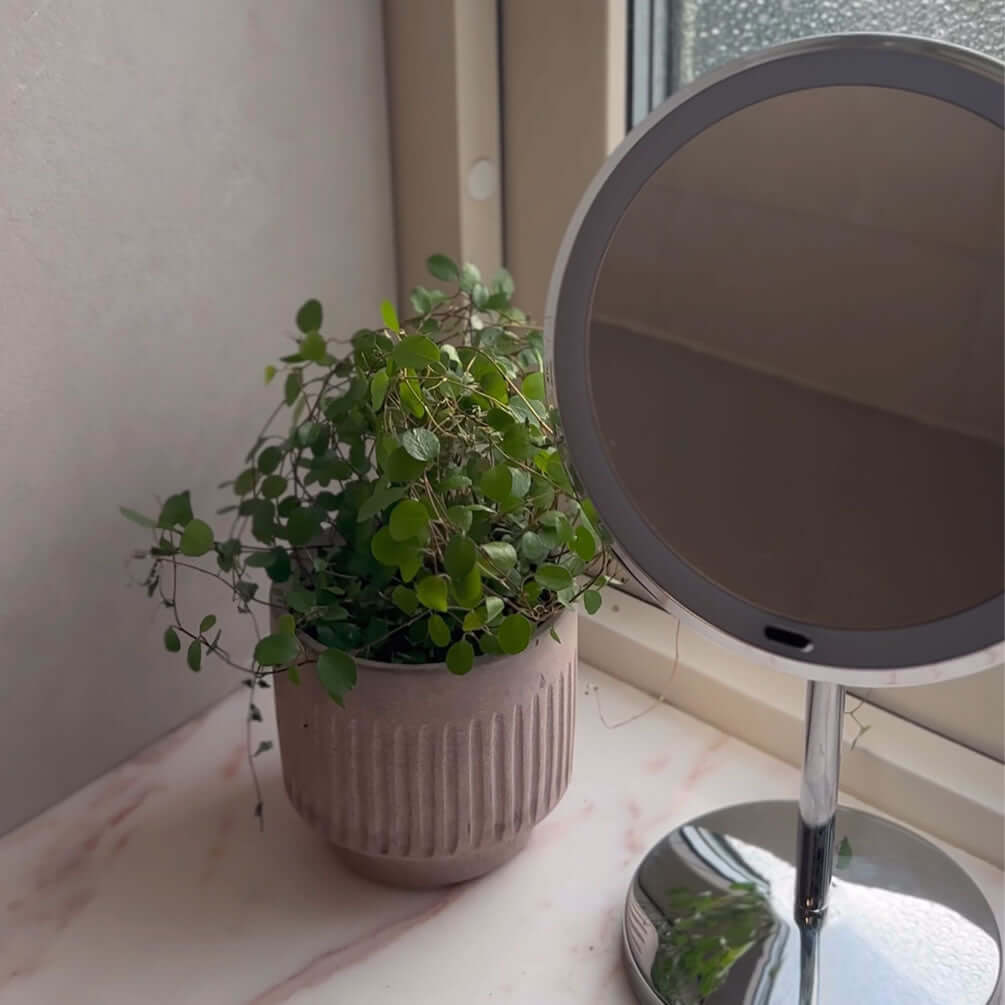 Beslagsboden Free-Standing Cordless LED Makeup Mirror with Lights, Polished Chrome